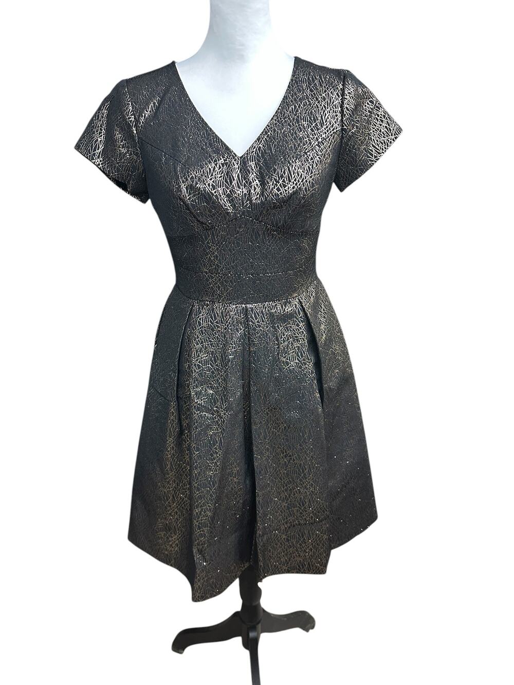 Vince Camuto Size 2 Black and Gold Dress Short Sleeve